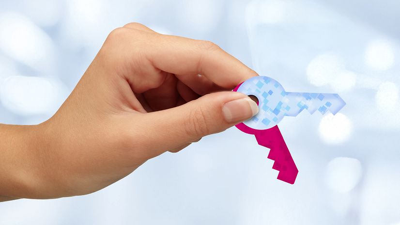 Hand hält Schlüssel für Magenta Security Key Management.ID.